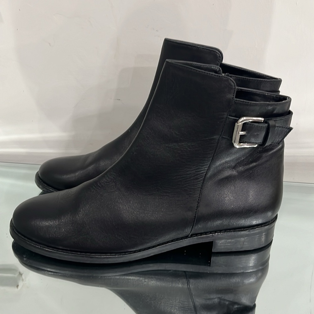 Barbara Barbieri Minimalistic Black Ankle Booties side Zipper Black Leather 41